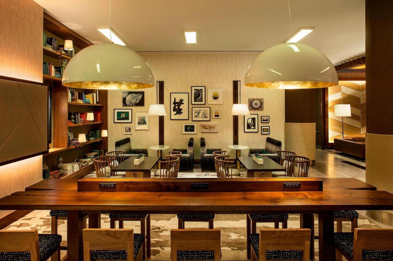 Hotel The Westin New York At Times Square Esterno foto The library at the hotel
