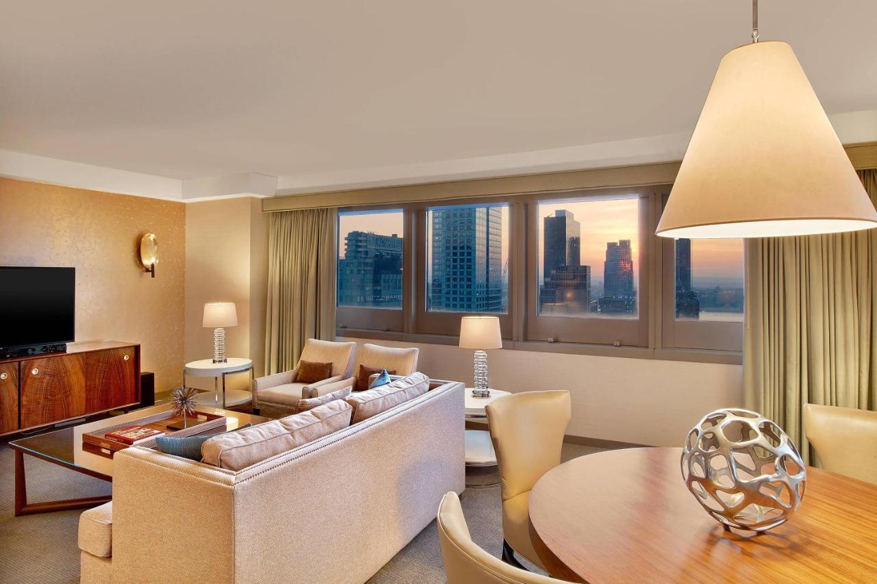 Hotel The Westin New York At Times Square Esterno foto A suite at the Westin Palace, Madrid