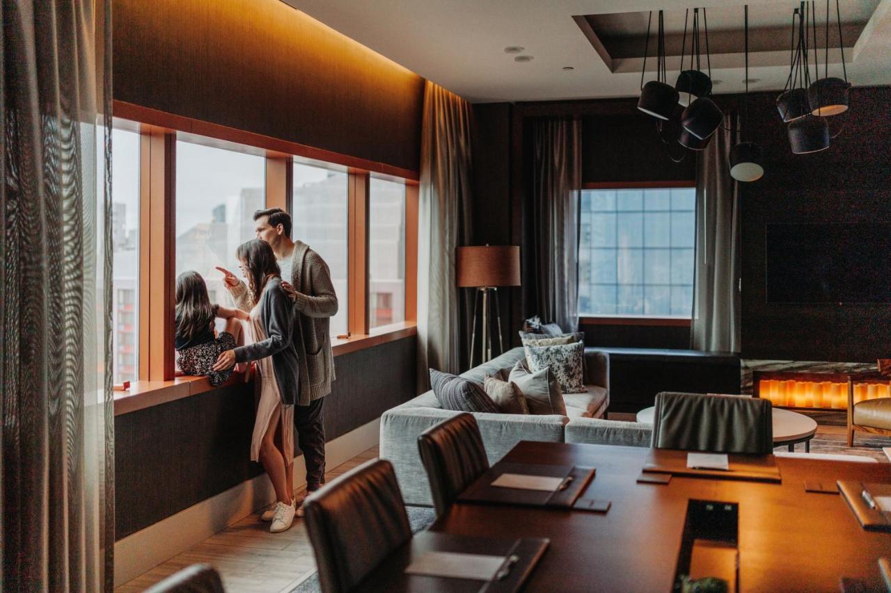 Hotel The Westin New York At Times Square Esterno foto The Club at Hong Kong International Airport