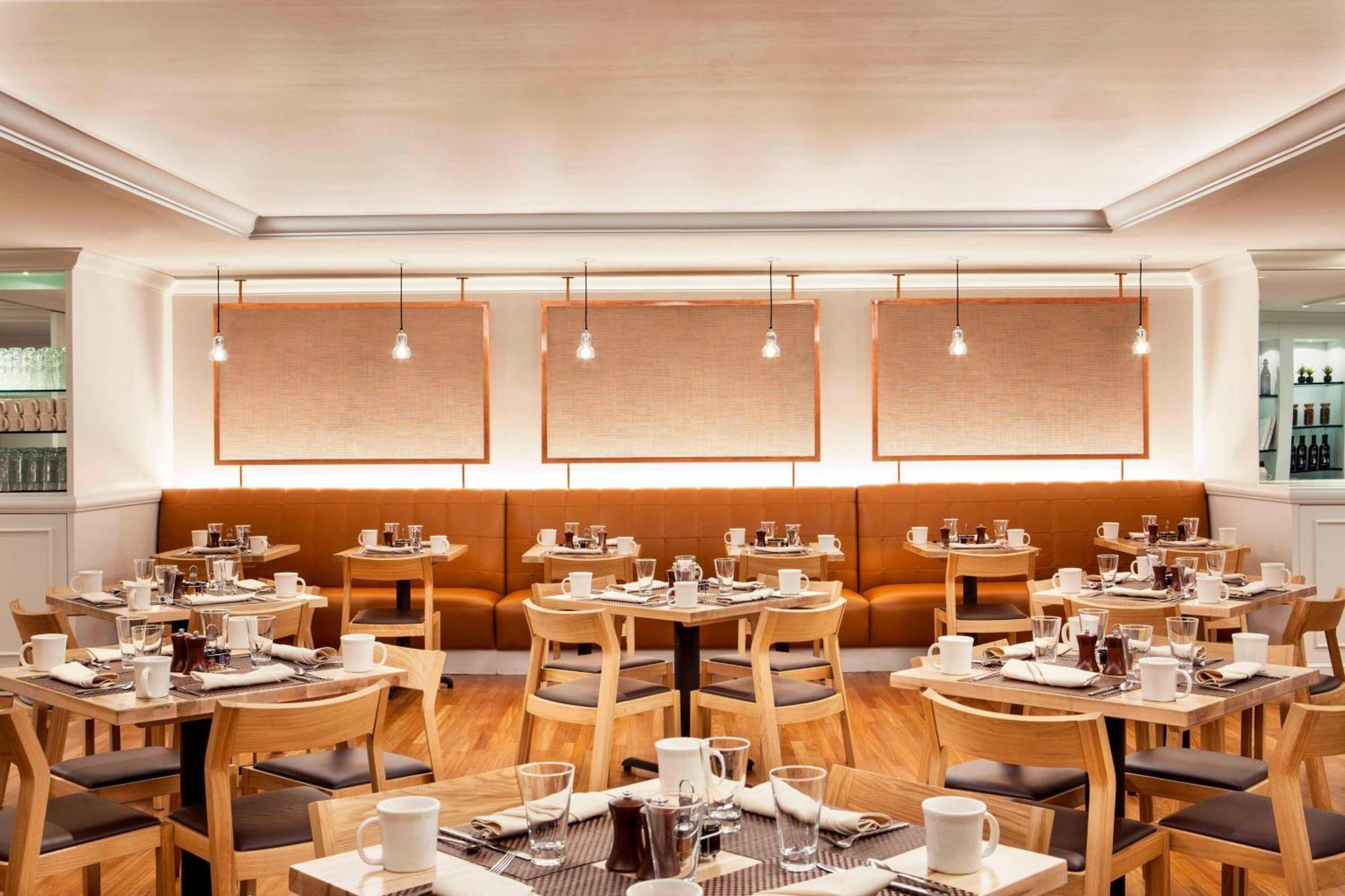 Hotel The Westin New York At Times Square Esterno foto The restaurant at the National Portrait Gallery