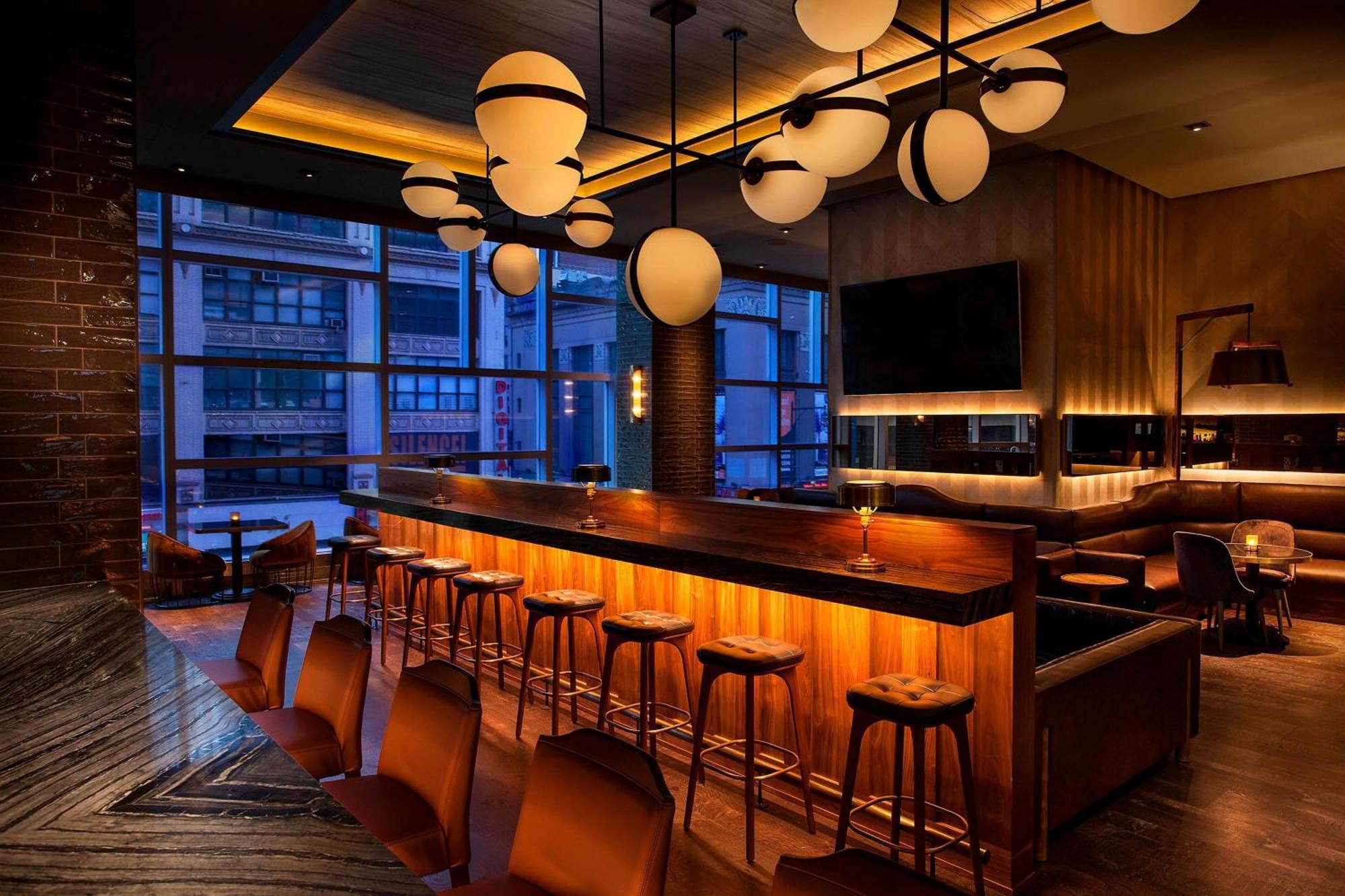 Hotel The Westin New York At Times Square Esterno foto The bar at the 1905