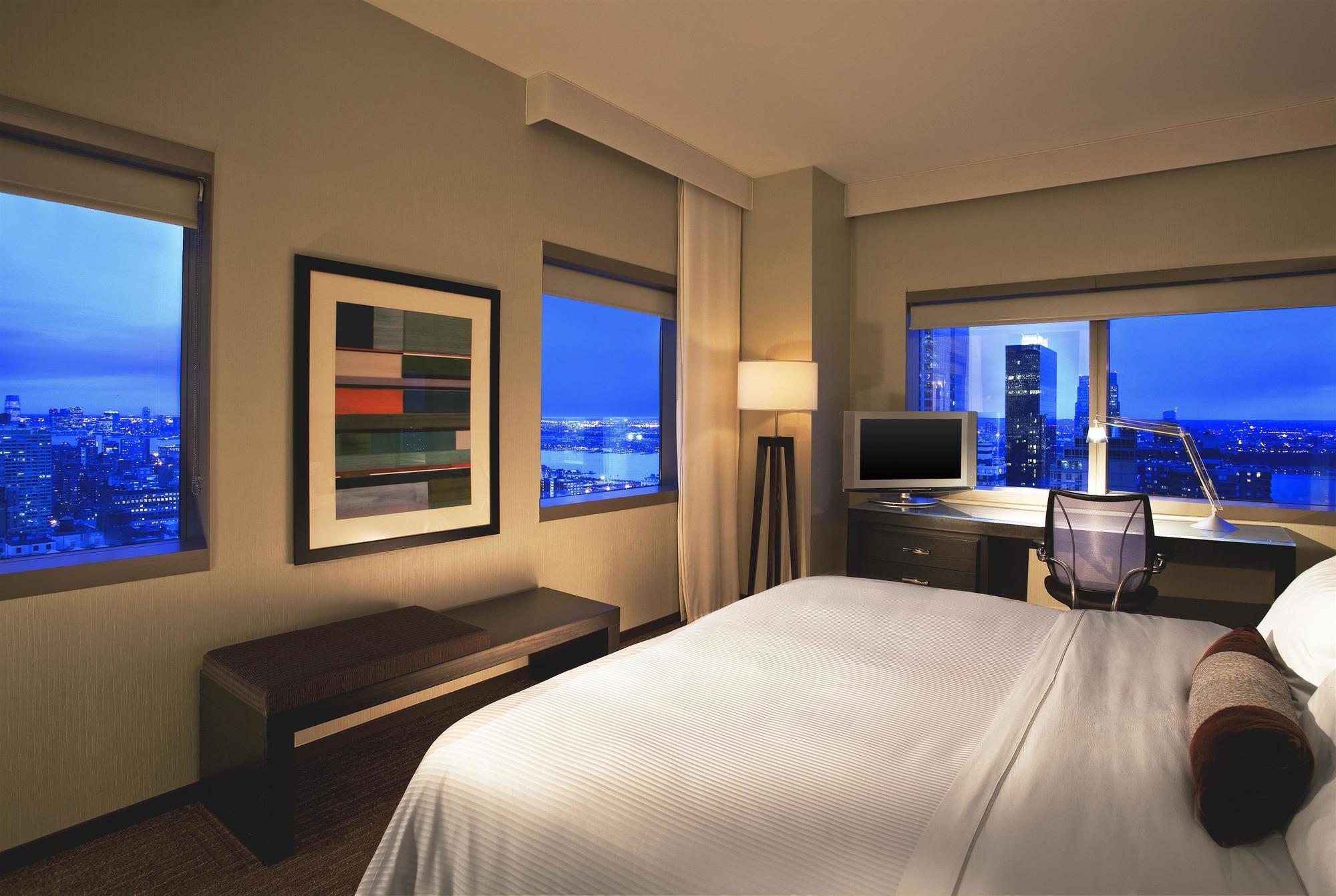 Hotel The Westin New York At Times Square Esterno foto A guest room at the Westin Palace, Seoul