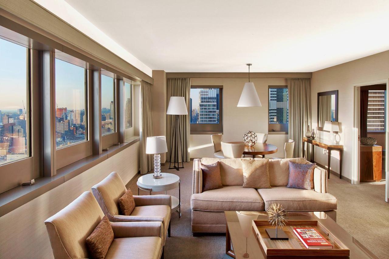 Hotel The Westin New York At Times Square Esterno foto A suite at the Mandarin Oriental, New York