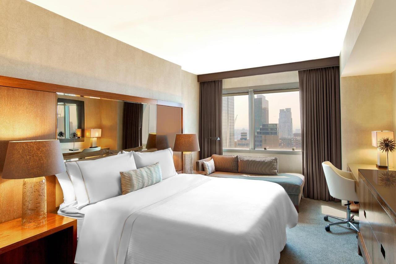 Hotel The Westin New York At Times Square Esterno foto A guest room at the Westin Mumbai International